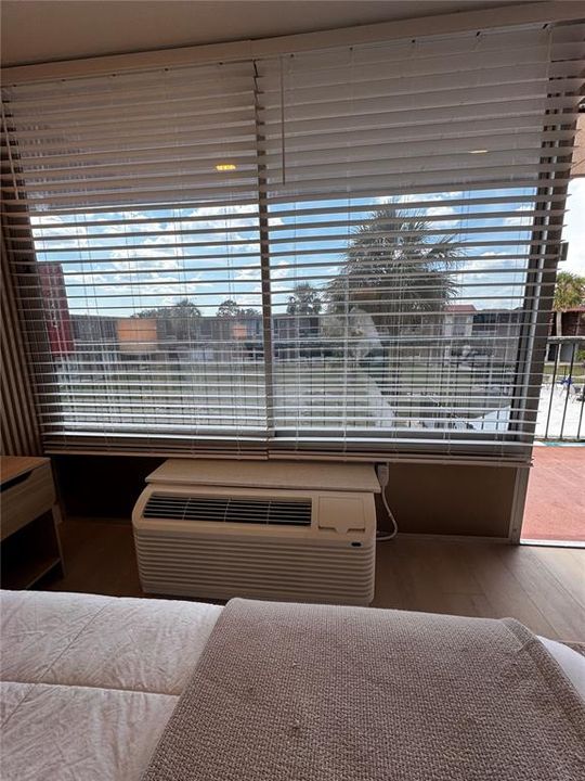 For Rent: $1,250 (1 beds, 1 baths, 300 Square Feet)