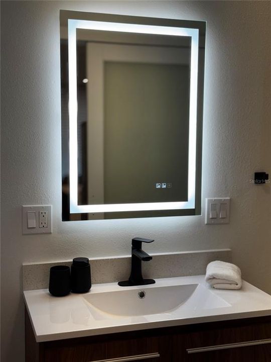 For Rent: $1,250 (1 beds, 1 baths, 300 Square Feet)