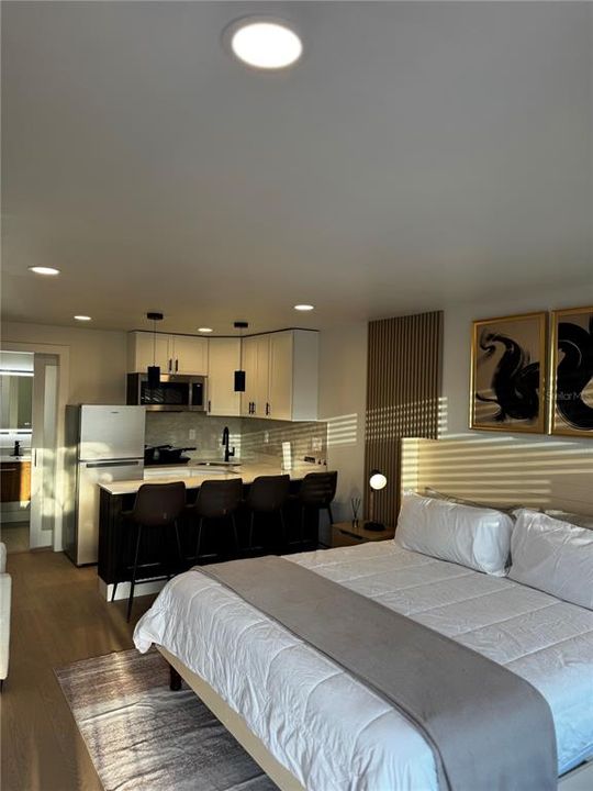 For Rent: $1,250 (1 beds, 1 baths, 300 Square Feet)