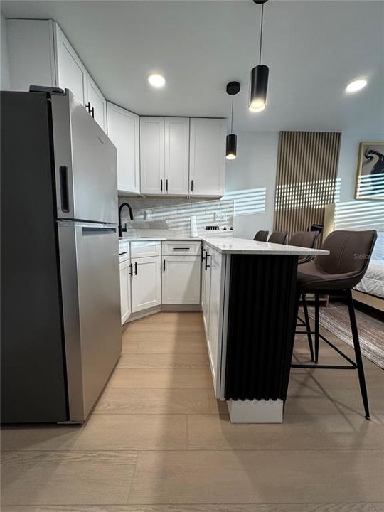 For Rent: $1,250 (1 beds, 1 baths, 300 Square Feet)