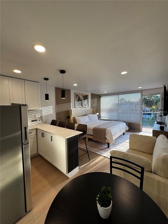 For Rent: $1,250 (1 beds, 1 baths, 300 Square Feet)