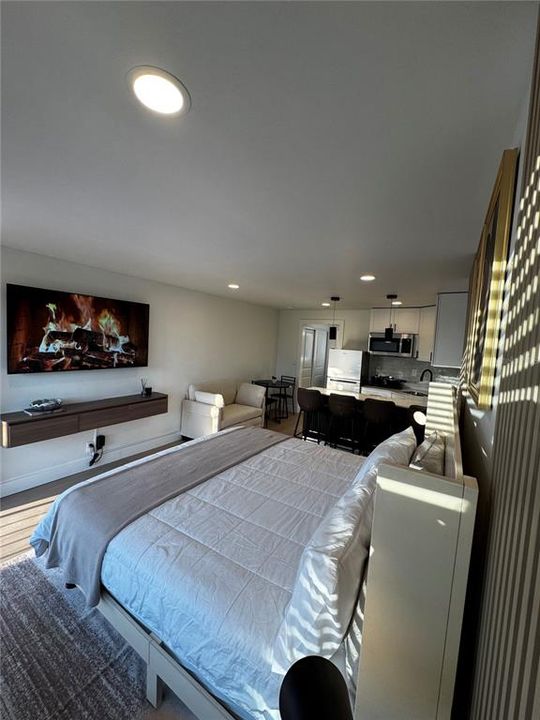 For Rent: $1,250 (1 beds, 1 baths, 300 Square Feet)