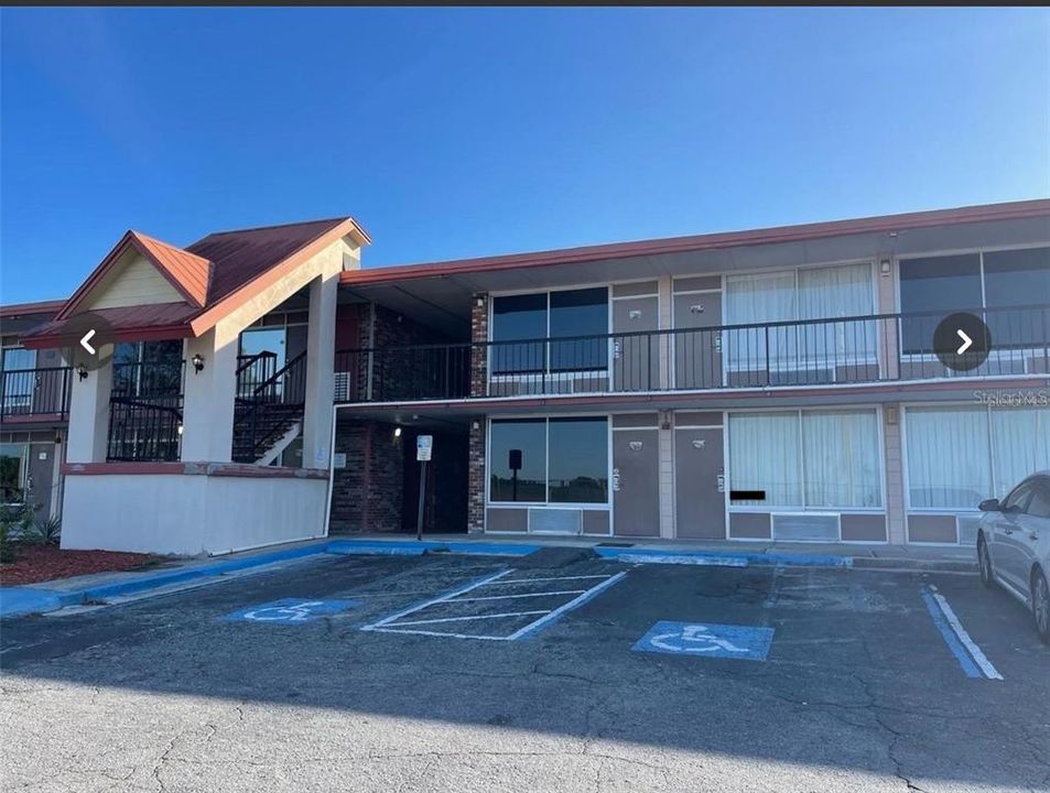 For Rent: $1,250 (1 beds, 1 baths, 300 Square Feet)