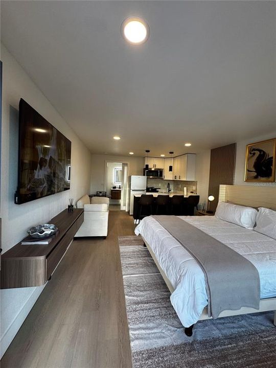 For Rent: $1,250 (1 beds, 1 baths, 300 Square Feet)