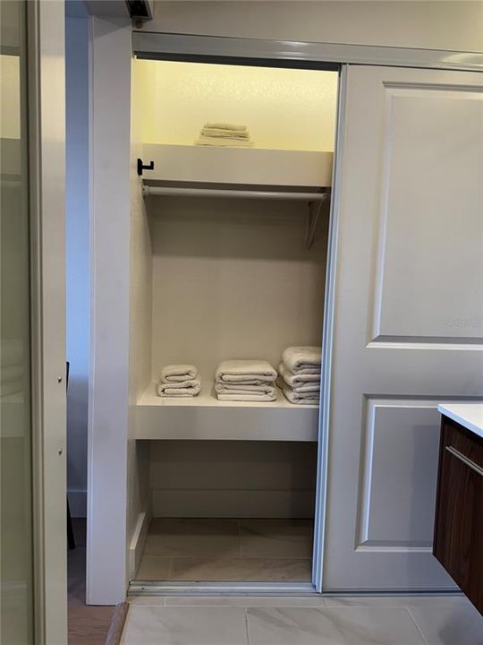 For Rent: $1,250 (1 beds, 1 baths, 300 Square Feet)