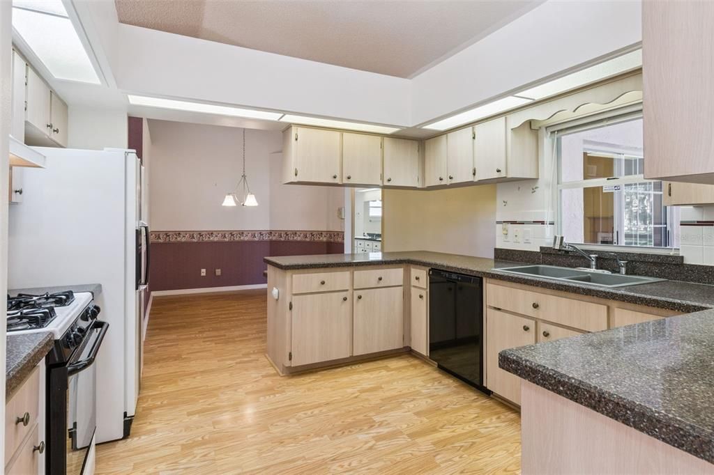 En Venta: $319,900 (3 camas, 2 baños, 2027 Pies cuadrados)