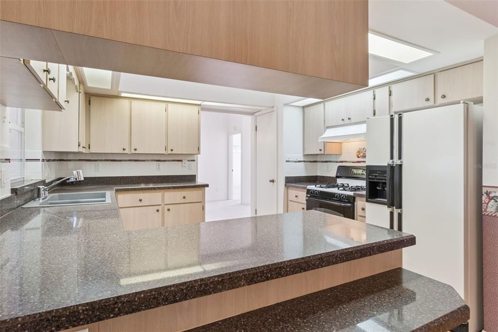 En Venta: $319,900 (3 camas, 2 baños, 2027 Pies cuadrados)