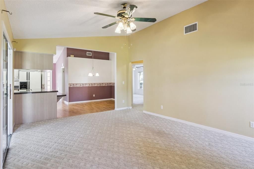 En Venta: $319,900 (3 camas, 2 baños, 2027 Pies cuadrados)