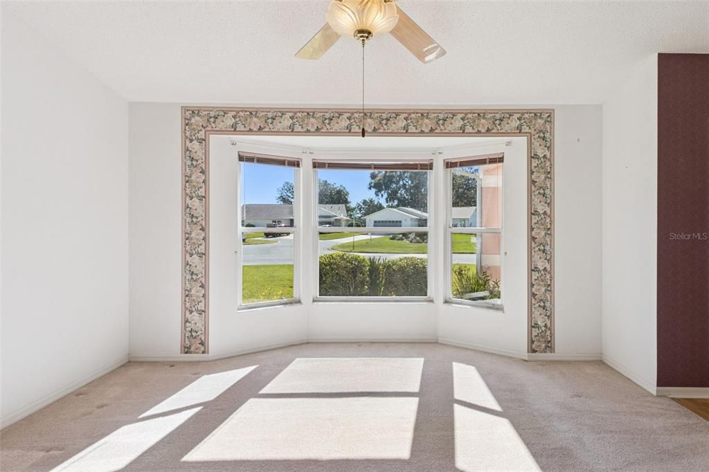 En Venta: $319,900 (3 camas, 2 baños, 2027 Pies cuadrados)