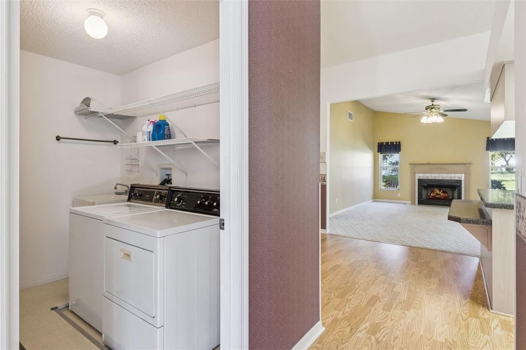 En Venta: $319,900 (3 camas, 2 baños, 2027 Pies cuadrados)