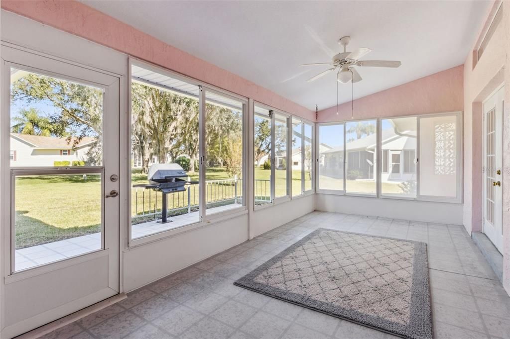 En Venta: $319,900 (3 camas, 2 baños, 2027 Pies cuadrados)