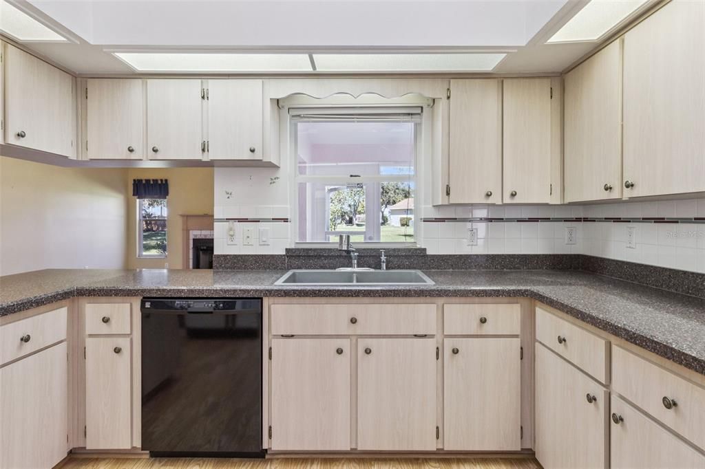 En Venta: $319,900 (3 camas, 2 baños, 2027 Pies cuadrados)