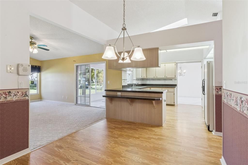 En Venta: $319,900 (3 camas, 2 baños, 2027 Pies cuadrados)