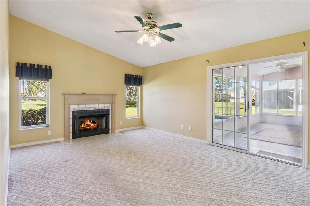 En Venta: $319,900 (3 camas, 2 baños, 2027 Pies cuadrados)