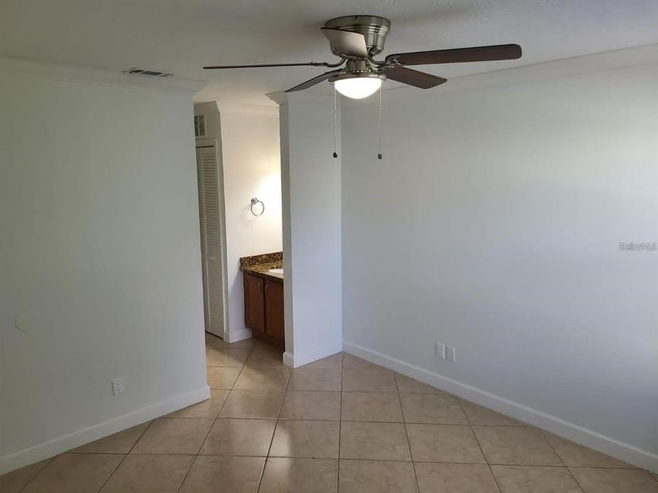 Active With Contract: $1,320 (1 beds, 1 baths, 540 Square Feet)