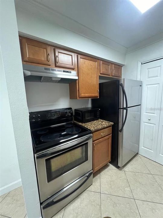 Active With Contract: $1,320 (1 beds, 1 baths, 540 Square Feet)