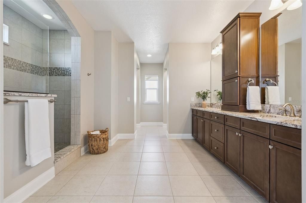 待售: $885,000 (4 贝兹, 3 浴室, 3244 平方英尺)