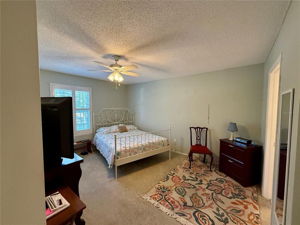 For Sale: $189,900 (2 beds, 2 baths, 1075 Square Feet)