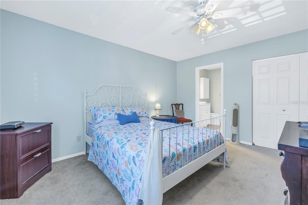 For Sale: $189,900 (2 beds, 2 baths, 1075 Square Feet)