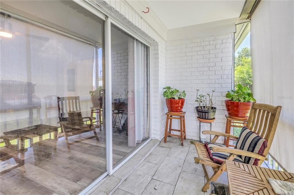 For Sale: $189,900 (2 beds, 2 baths, 1075 Square Feet)