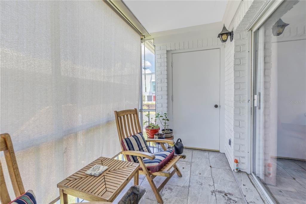 For Sale: $189,900 (2 beds, 2 baths, 1075 Square Feet)