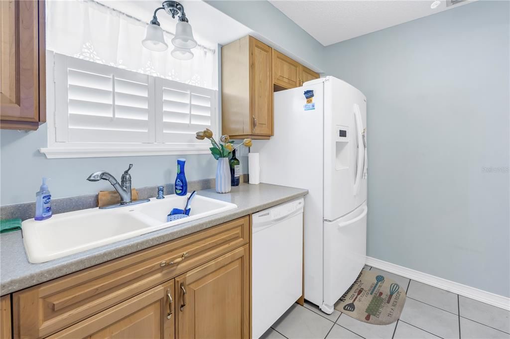 For Sale: $189,900 (2 beds, 2 baths, 1075 Square Feet)