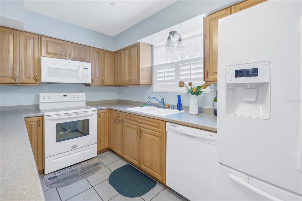 For Sale: $189,900 (2 beds, 2 baths, 1075 Square Feet)
