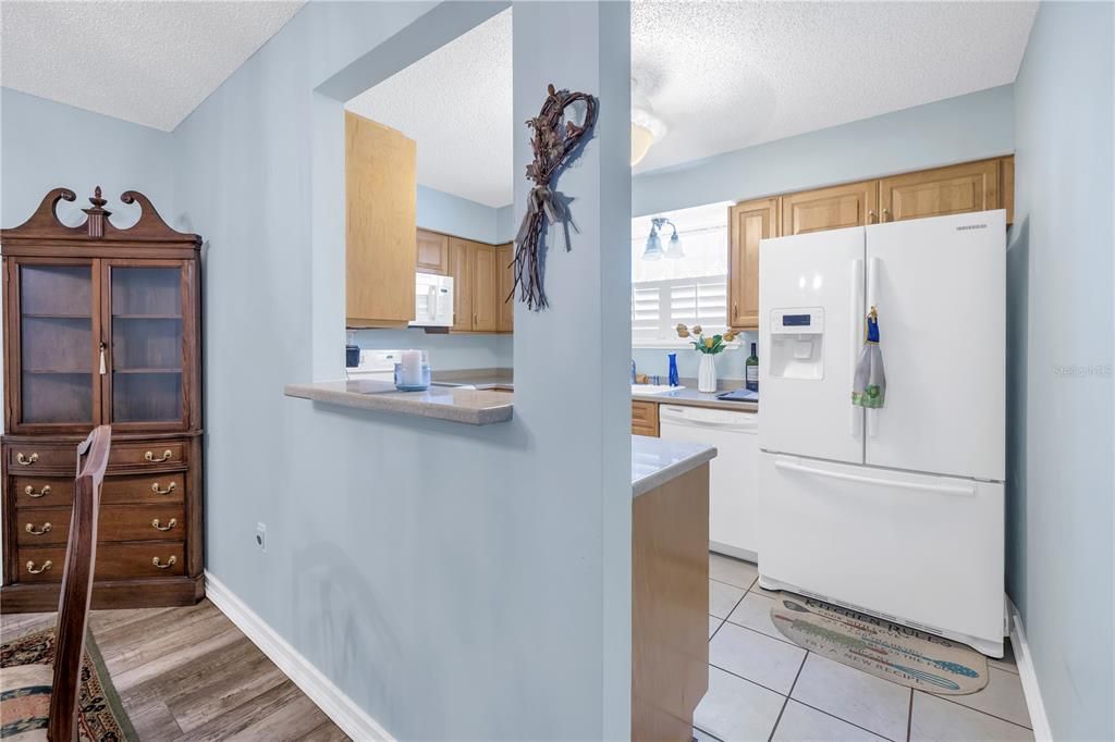 For Sale: $189,900 (2 beds, 2 baths, 1075 Square Feet)