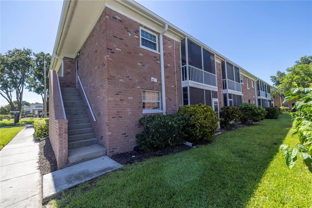 For Sale: $189,900 (2 beds, 2 baths, 1075 Square Feet)