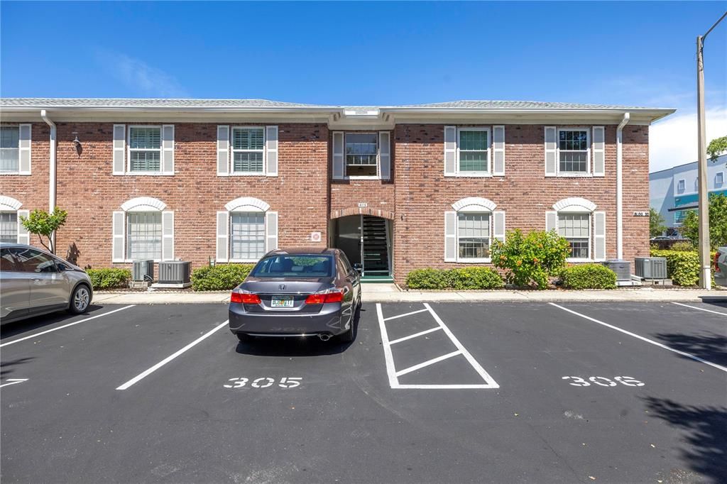 For Sale: $189,900 (2 beds, 2 baths, 1075 Square Feet)