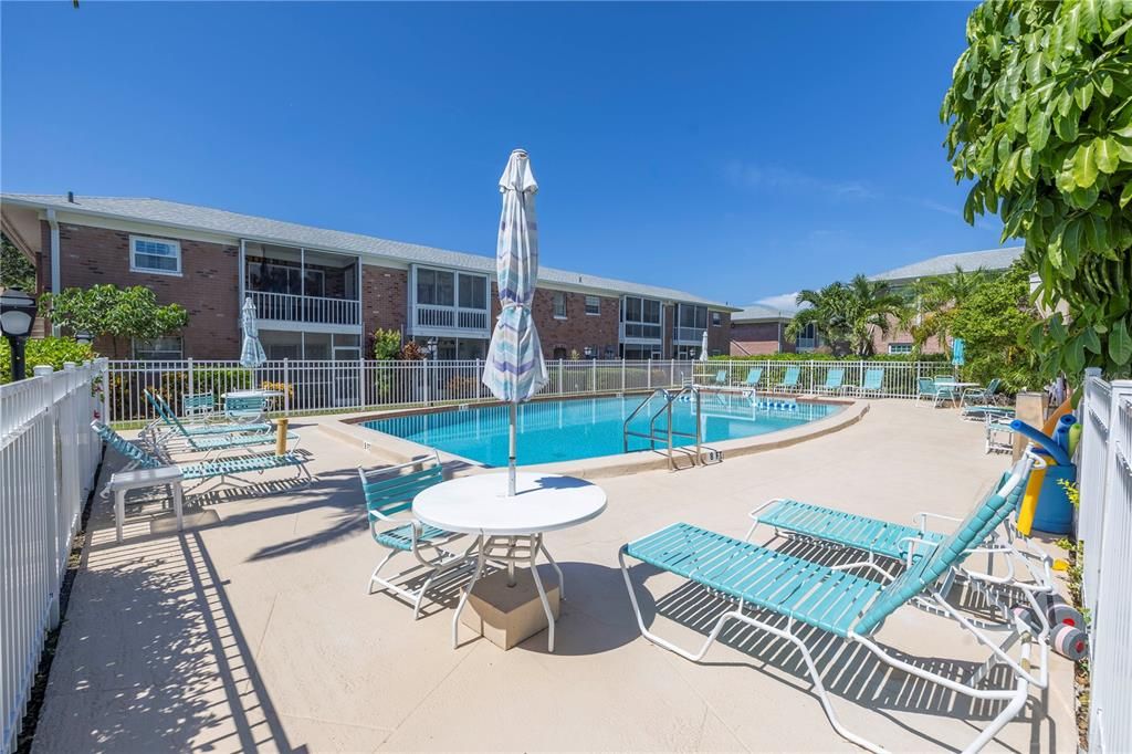 For Sale: $189,900 (2 beds, 2 baths, 1075 Square Feet)