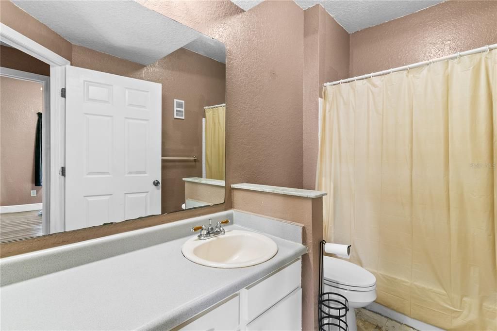 For Sale: $199,900 (3 beds, 2 baths, 1291 Square Feet)