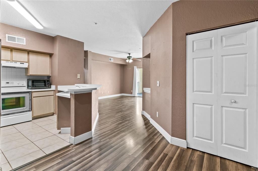 For Sale: $199,900 (3 beds, 2 baths, 1291 Square Feet)