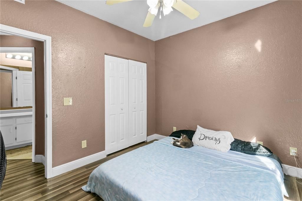 For Sale: $199,900 (3 beds, 2 baths, 1291 Square Feet)