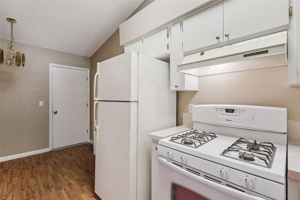 For Sale: $189,900 (2 beds, 2 baths, 1120 Square Feet)