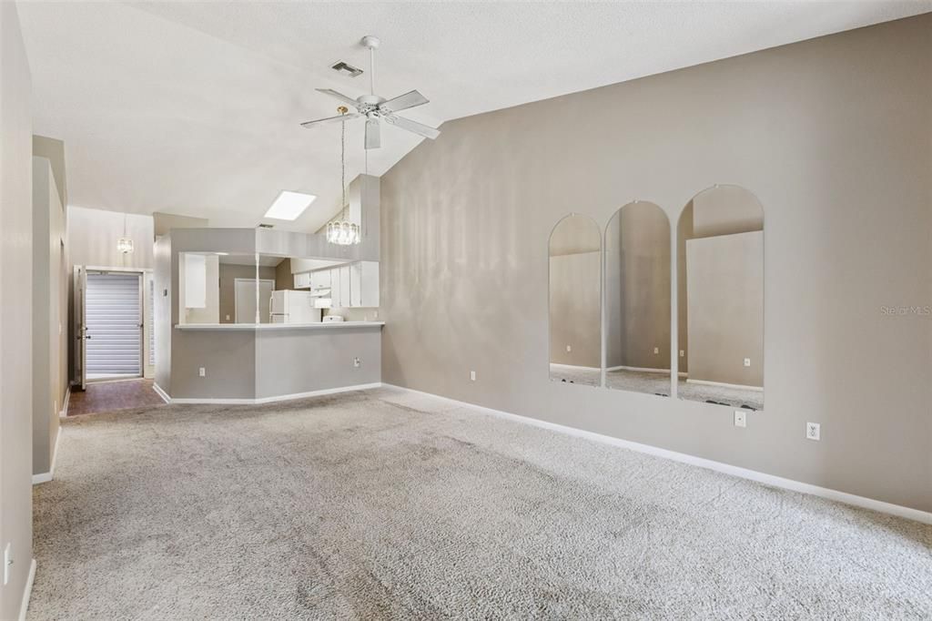 For Sale: $189,900 (2 beds, 2 baths, 1120 Square Feet)