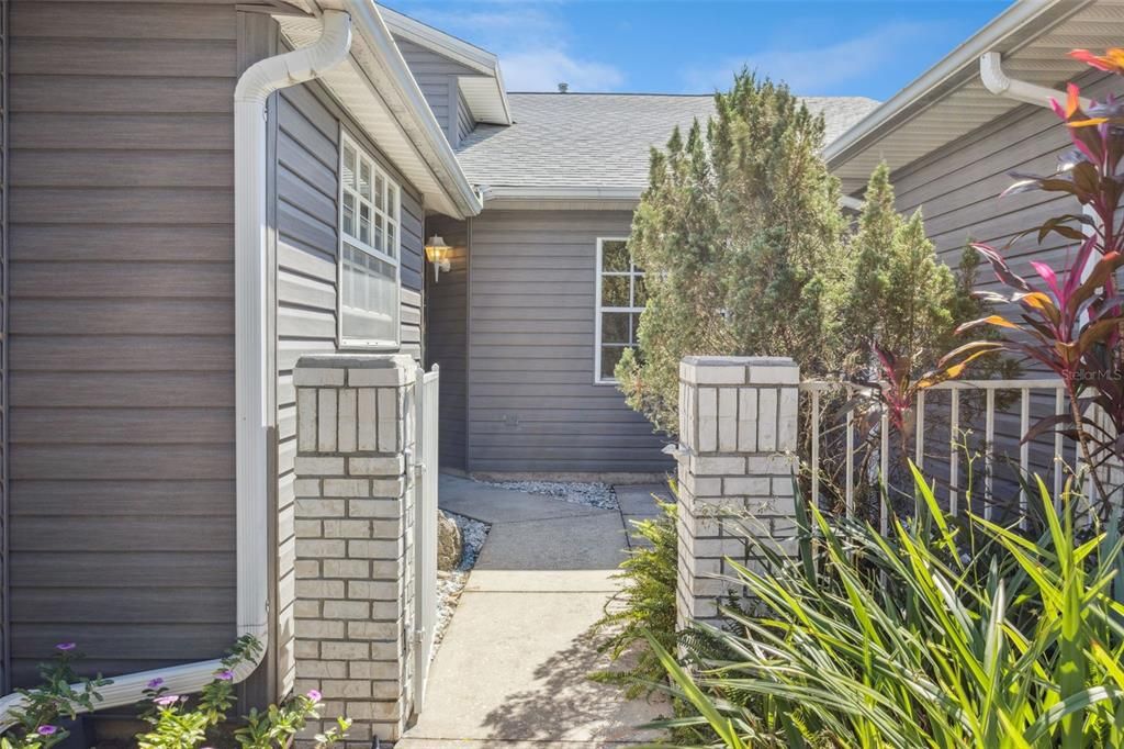 For Sale: $189,900 (2 beds, 2 baths, 1120 Square Feet)