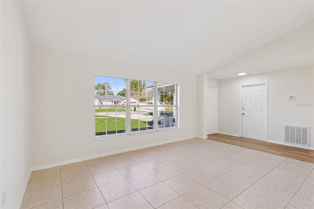 For Sale: $309,900 (3 beds, 2 baths, 1403 Square Feet)