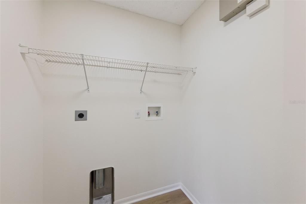 For Sale: $309,900 (3 beds, 2 baths, 1403 Square Feet)