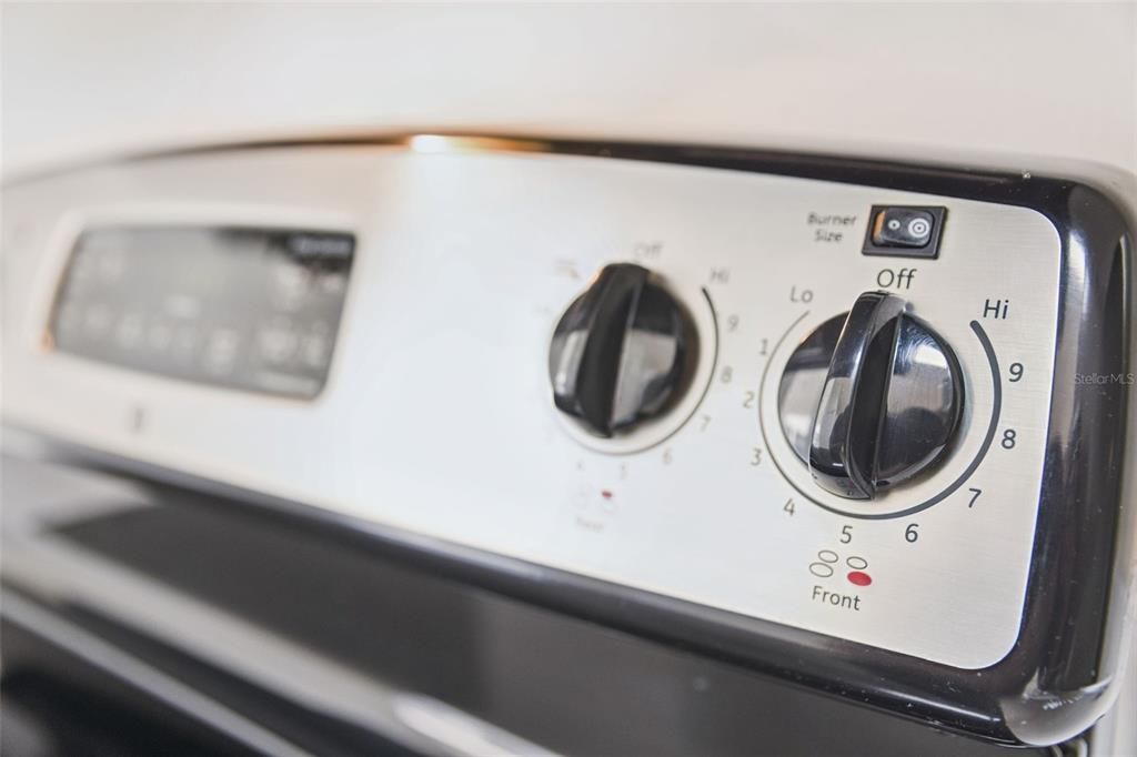 For Sale: $309,900 (3 beds, 2 baths, 1403 Square Feet)