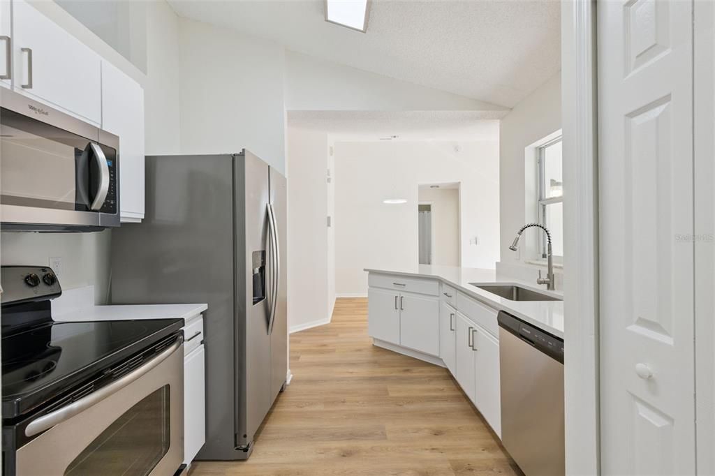 For Sale: $309,900 (3 beds, 2 baths, 1403 Square Feet)