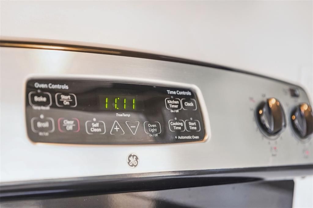 For Sale: $309,900 (3 beds, 2 baths, 1403 Square Feet)