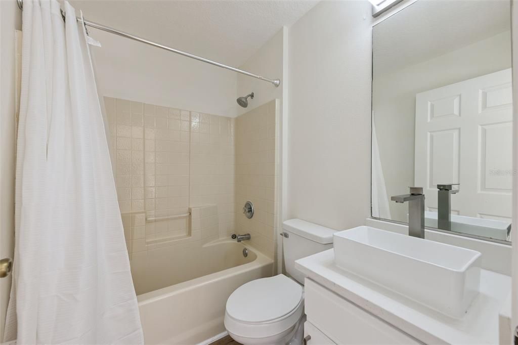 For Sale: $309,900 (3 beds, 2 baths, 1403 Square Feet)