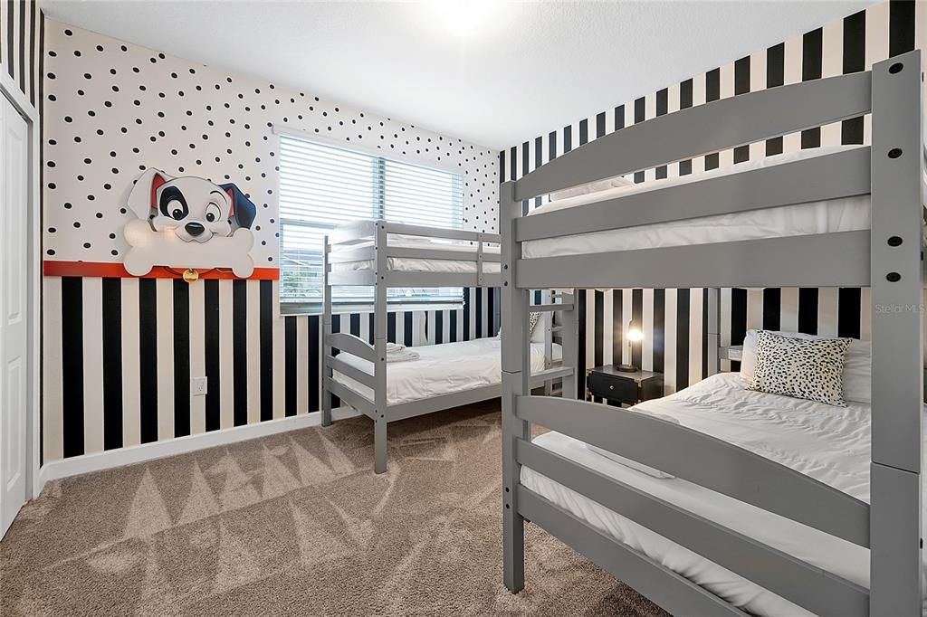 For Sale: $588,000 (5 beds, 5 baths, 3081 Square Feet)