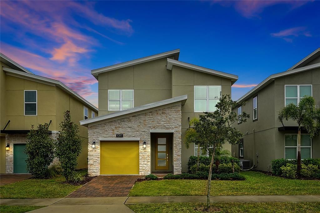 For Sale: $588,000 (5 beds, 5 baths, 3081 Square Feet)