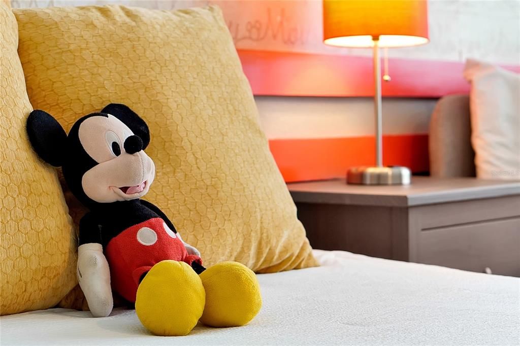 For Sale: $588,000 (5 beds, 5 baths, 3081 Square Feet)