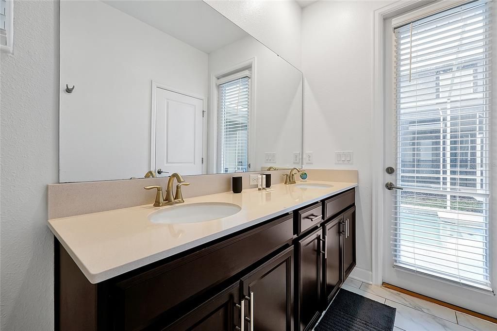 For Sale: $588,000 (5 beds, 5 baths, 3081 Square Feet)