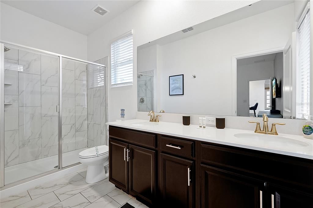 For Sale: $588,000 (5 beds, 5 baths, 3081 Square Feet)