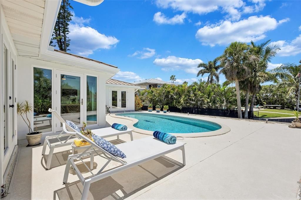 For Sale: $2,475,000 (3 beds, 2 baths, 2224 Square Feet)