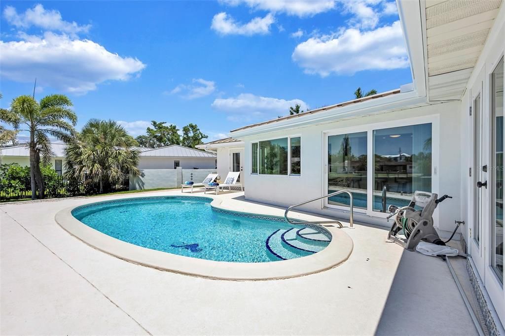 For Sale: $2,475,000 (3 beds, 2 baths, 2224 Square Feet)